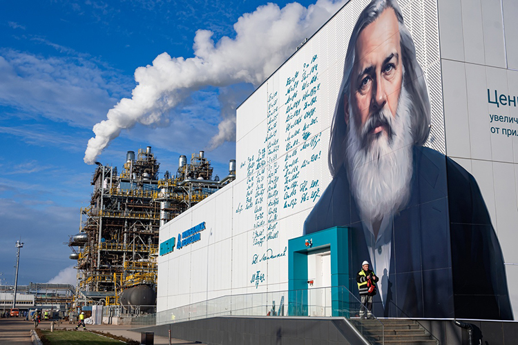 По оценочным данным ТНХИ-Х, по итогам года предприятия НГХК перечислили в бюджет Татарстана 80 млрд рублей. «Это минимальный уровень за последние 4 года», &mdash; указал Яруллин