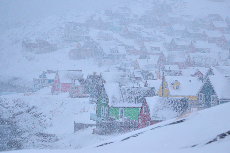 «Если США так или иначе захватят Гренландию, то будут числиться как нарушители международных норм, международного права. Дания никогда с этим не смирится, ЕС тоже не согласится. Но американцы будут на правах сильного просто диктовать свою волю и навязывать свои интересы другим»