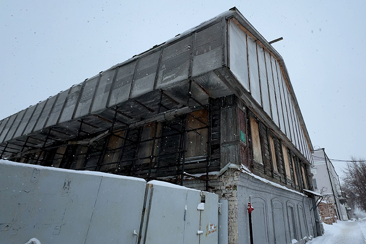 С учетом последней оговорки Бекмамбетов вряд ли получит средства от продажи. Еще в 2020 году собеседники нашей газеты оценивали траты на восстановление объекта в $1 миллион