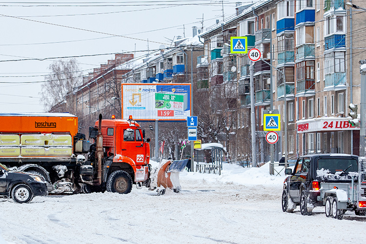 Для очистки улиц задействовали 964 единицы спецтехники и 683 дорожных рабочих
