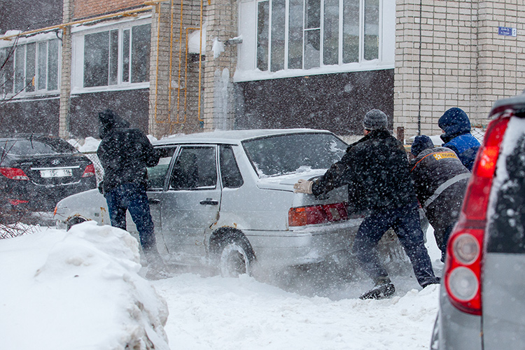 Корреспонденты «БИЗНЕС Online» сегодня утром оценили обстановку на улицах и пообщались с горожанами
