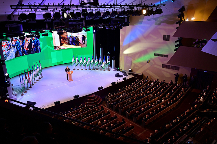 «Самую главную задачу на этот год я могу сформулировать тремя словами &mdash; все для победы!» &mdash; обозначил Хабиров вначале