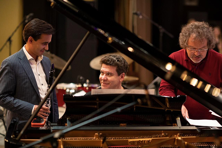 37-летний Артур Назиуллин (слева на фото) лауреат премии имени Салавата Юлаева, он возглавил ГАСО Башкортостана в 2018 году