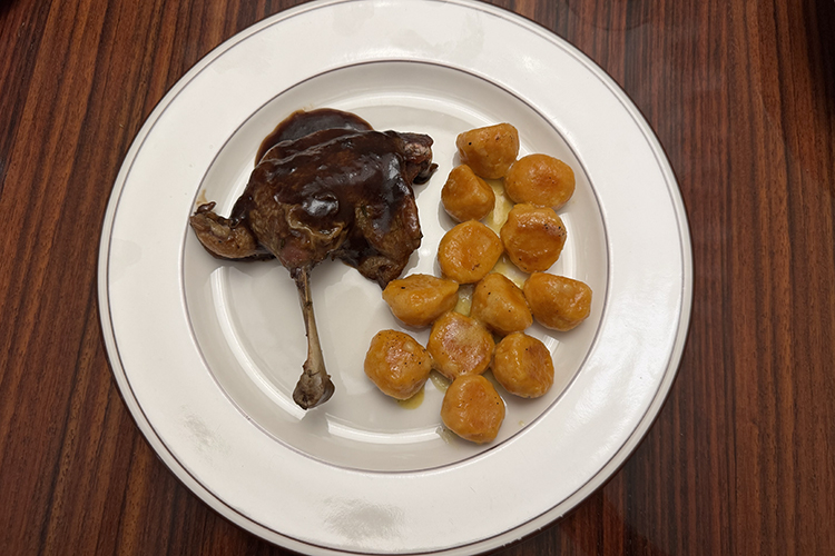 Утиная ножка конфи с морковными ньокками