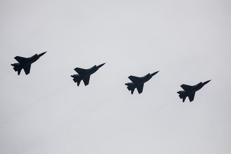 Под ласковое прикосновение российского дрона попал не полноценный вариант F-16, а его рабочая модель, макет, предназначенный для обучения технического персонала