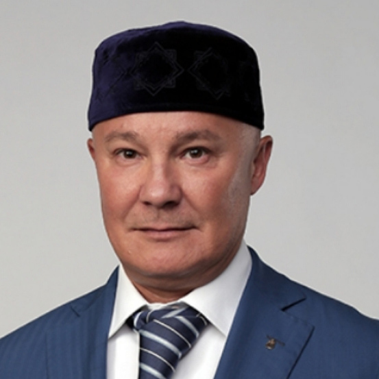 Фарит Фарисов &mdash; председатель татарской национально-культурной автономии Москвы, зампредседателя ДУМ РФ по особым поручениям