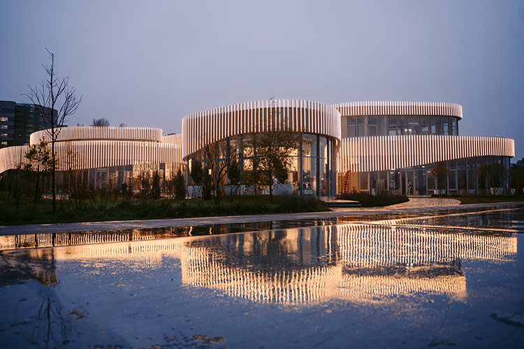 «Были реализованы масштабные проекты: гастрокомплекс «Кайт» в 4 000 м², административный комплекс и фудкорт в пляжном комплексе TatarSu в 2000 м²»