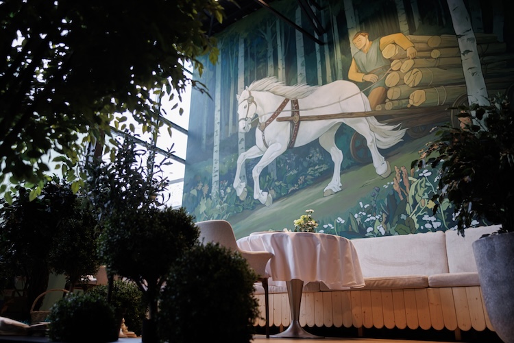 «Интерьер обрел татарский фольклорный колорит с ручной росписью по мотивам сказок»