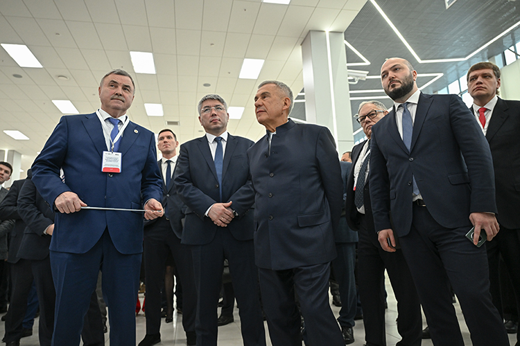 Поддержка общественного транспорта из регионального бюджета за прошлый год составила 2,1 млрд рублей, докладывал глава миндортранса РТ Фарит Ханифов