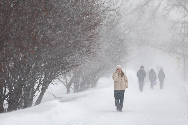 «Сегодня снегопад закончится. Зона осадков поднимается с юга на север, идет дальше на запад», &mdash; заявил утром руководитель прогностического центра «Метео» Александр Шувалов