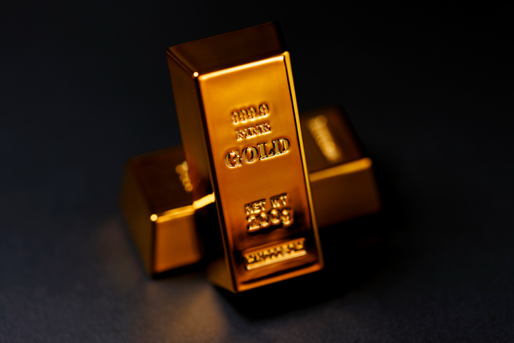 Еще в январе золото продолжало бить рекорды. 27 января Банк России впервые с 1997 года установил учетную цену за грамм золота выше 12 тыс. рублей &mdash; на 27 января она составила 12 088,55 рубля