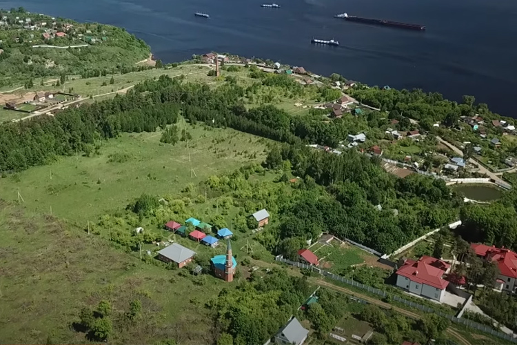  <span style="color: rgb(36, 36, 36);">Уже в наши дни, в мае 2021 года, яблоневый сад пошел под топор, в 2022 году едва не снесли трубу кирпичного завода &mdash; ее удалось спасти после вмешательства местных жителей и активистов </span>