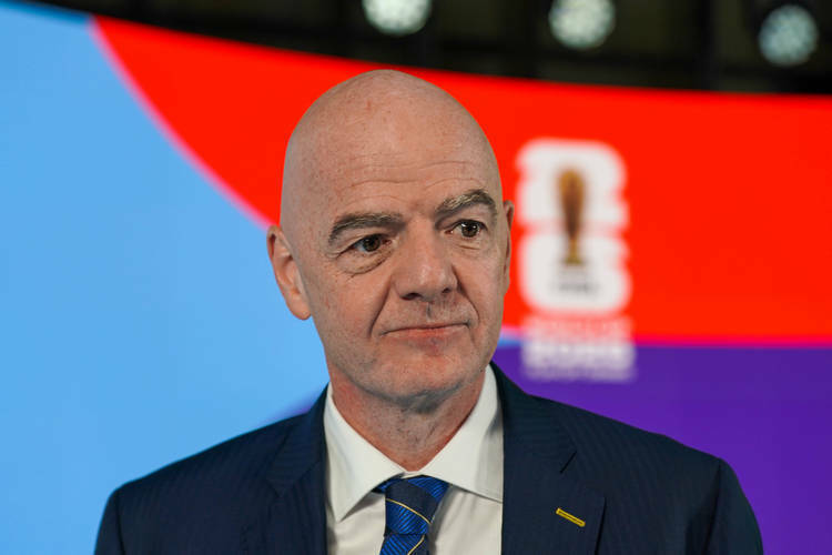 «Мы должны, &mdash; сказал Инфантино. &mdash; Определенно. Этот запрет ничего не дал. Он только вызвал еще большее разочарование и ненависть»