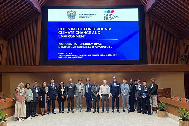 В апреле прошлого года в качестве руководителя организации нынешний министр даже выступил на мероприятии «Города на переднем крае: изменение климата и экология» в рамках очередной сессии Экономической и социальной комиссии ООН для Азии и Тихого океана (ЭСКАТО)