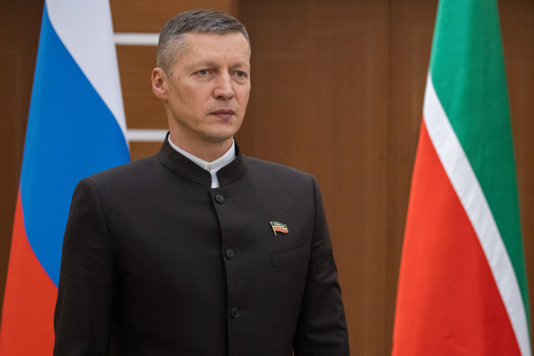 В качестве руководителя Зиганшина охарактеризовали как вполне демократичного