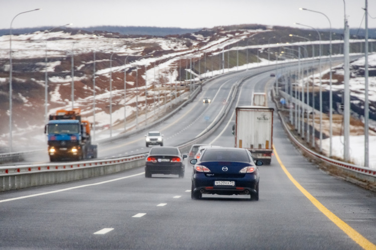Растет транспортный поток через Татарстан. По данным управления Госавтоинспекции по РТ, в авариях на дорогах республики в прошлом году погибли 45 жителей других регионов (13% от всех жертв ДТП в РТ). Аналогичная тенденция прослеживается и в январе нынешнего года