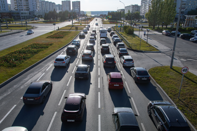 В 2025 году на 1 тыс. жителей приходилось 425 машин. Для сравнения: в 2015-м было 335, а в 2010-м &mdash; 208