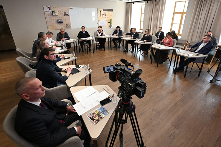 Учитывая, что корсовет работает при администрации города, а также общую и личную вовлеченность в гуманитарные вопросы по поддержке военнослужащих мэра Казани Ильсура Метшина, докладывать об итогах работы решено было ему напрямую