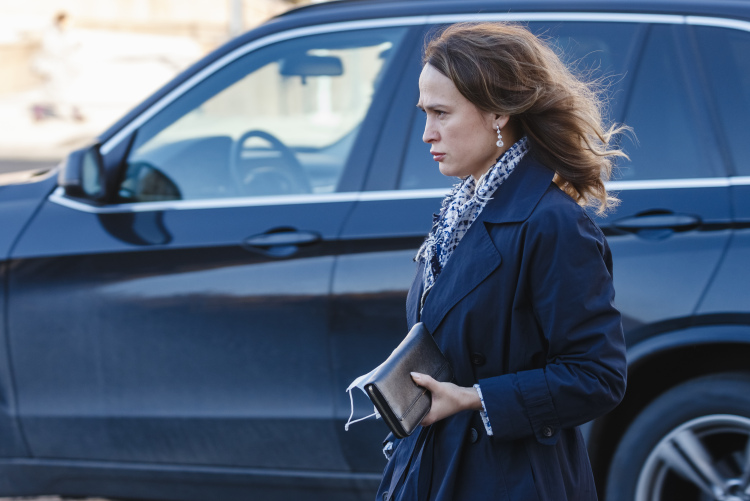 «Если очень условно, то захотела Алсу Мансуровна &mdash; дала денег, захотела &mdash; не дала. Она выезжает в учреждения, штрафы накладывает, принимает участие в заключении тарифных соглашений с минздравом», &mdash; говорят собеседники