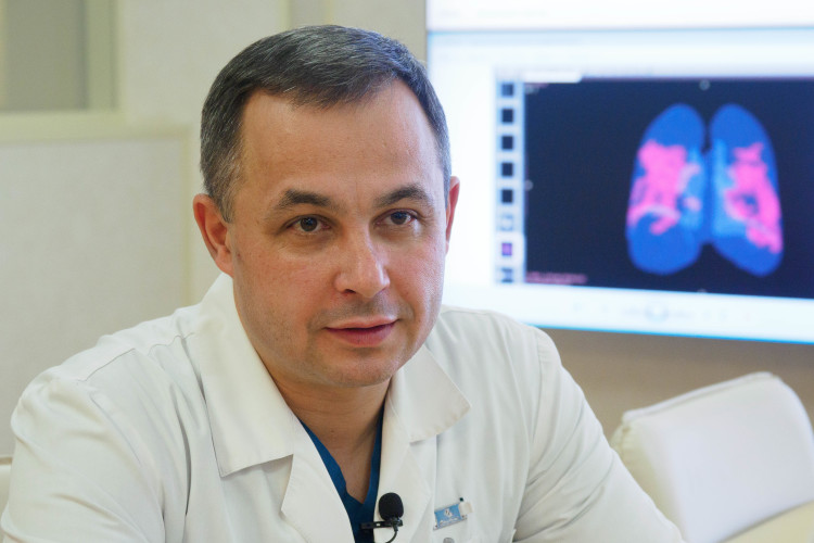 По словам наших источников, Шавалиев чуть ли не каждые выходные до назначения нового главврача приезжал в Татарстан помогать родной больнице