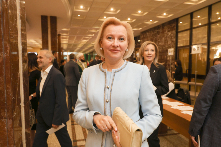 И сейчас у Патяшиной в руках достаточно инструментов воздействия на медсообщество, хотя здравоохранение &mdash; это только одно направление взора ведомства