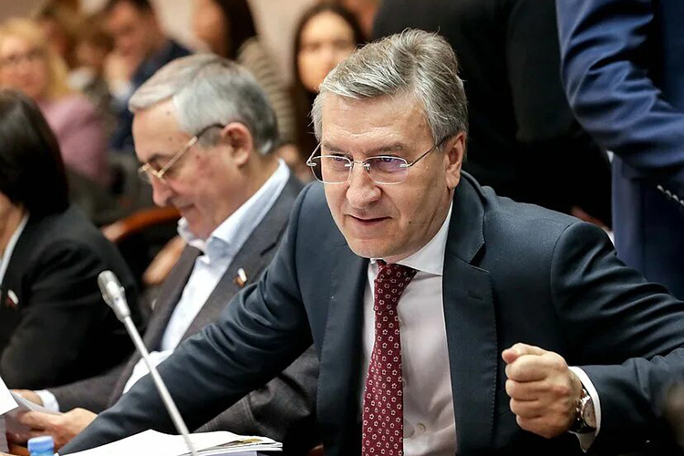 «Он лобби республики на федеральном уровне», &mdash; так говорят об Айрате Фаррахове