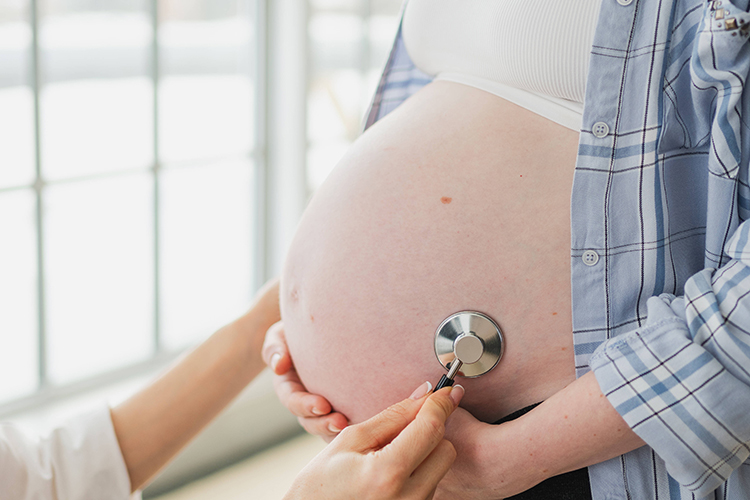 Поскольку при прошлых родах Юсупову еле спасли, она была категорически против еще одной операции и хотела родить естественным путем. Однако здесь врачи отказались брать ее на роды