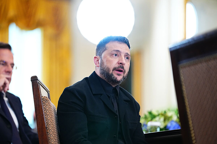 Издание Financial Times (FT) опубликовало статью «Украина согласовывает многоуровневый план по обеспечению режима прекращения огня с Россией»