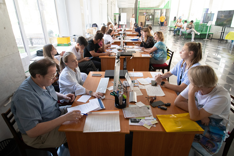 «Если рассматривать массовые направления подготовки, то наивысшие баллы при поступлении имели выпускники направлений, относящихся к «Информатике и вычислительной технике»