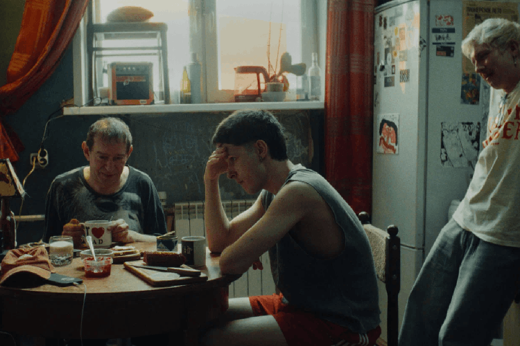 Фильм основан на реальных событиях &mdash; эта история произошла с самим режиссером. Главное лицо &mdash; это Хабенский, который не сказал ни одного слова за полтора часа, однако оторвать взгляд от его беспомощного и по-детски искреннего персонажа было непросто