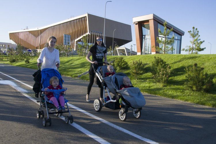 8 023 человека ежедневно находятся в городе, 70% из них айтишники. В городе проживает 1 483 ребенка, зарегистрировано 713 организаций