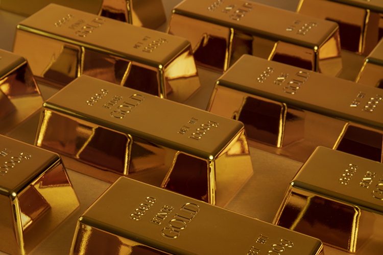 Золото, традиционно считавшееся защитным активом, также резко подешевело. В конце января 2026 года цена унции достигла рекордных $5626, однако к началу февраля упала ниже $5 тыс., остановившись на уровне $4,7 тысячи. Такое снижение на 16–17% за несколько дней вызвало тревогу на рынках