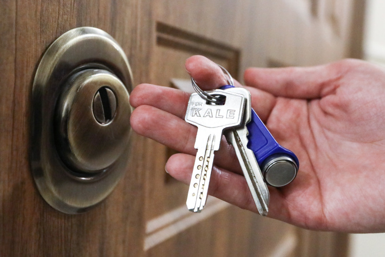 С 2013 года министерством в собственность Татарстана приобретено 5,9 тыс. жилых помещений на общую сумму в 10,3 млрд рублей. В 2024 году на эти цели было приобретено 621 квартира, то в 2025-м &mdash; только 450