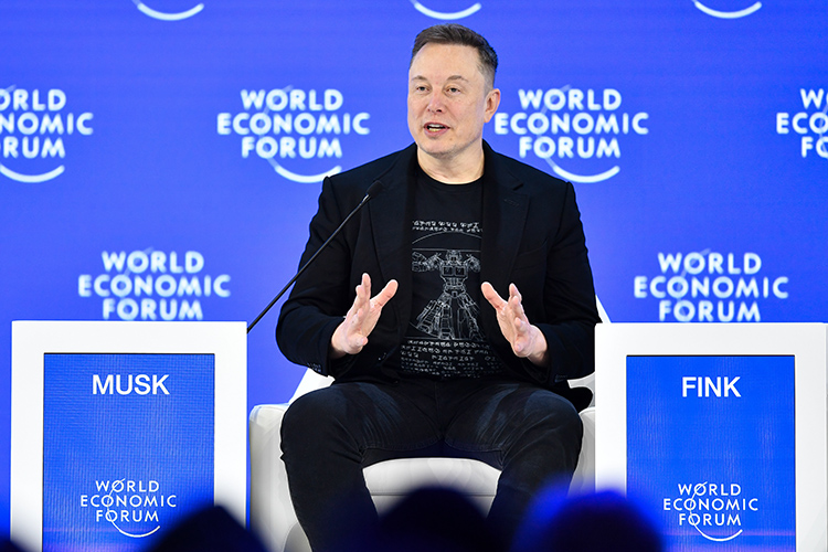 Маск решил проблему радикально: ракеты SpaceX теперь будут выводить на орбиту не просто спутники Starlink, а целые дата-центры для обучения нейросетей, создавая замкнутую экосистему, где космический бизнес кормит искусственный интеллект, а ИИ, в свою очередь, генерирует спрос на запуски