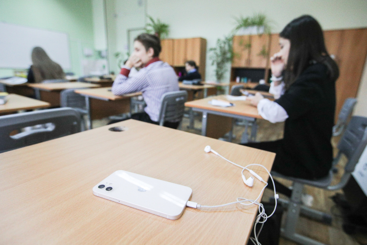 В Татарстане школам поручили собирать данные об аккаунтах учеников 5-11 классов в социальных сетях и мессенджерах