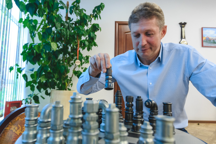 Почему же сменилось руководство? Всё просто: Малыгин получил пост президента на правах спонсора