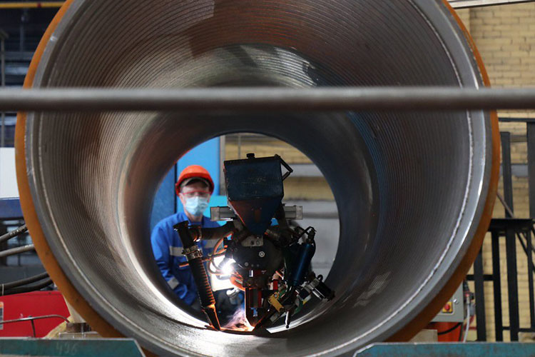 «Штаты пытаются максимально сблизиться с Индией, а Индия же старается сохранить максимальную близость с Россией. На мой взгляд, это не просто общие рассуждения, а экспериментальные факты, которые проявляются, в том числе, и в энергетике»