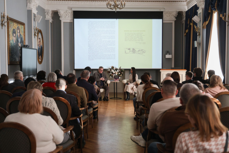 Искандер Измайлов презентовал свою книгу «Дела войны: вооружение и военное искусство средневековых государств Поволжья (X–XVI вв.)»