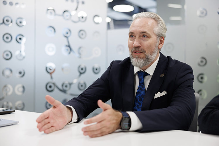 Олег Сапаев: «Цели на 2026 год: удвоить охват бренда до 50–56 миллионов человек (с 28 млн в 2025-м) и увеличить количество пользователей образовательной платформы в 1,5–2 раза &mdash; до 10–12 тысяч в России, до 5 тысяч за рубежом»