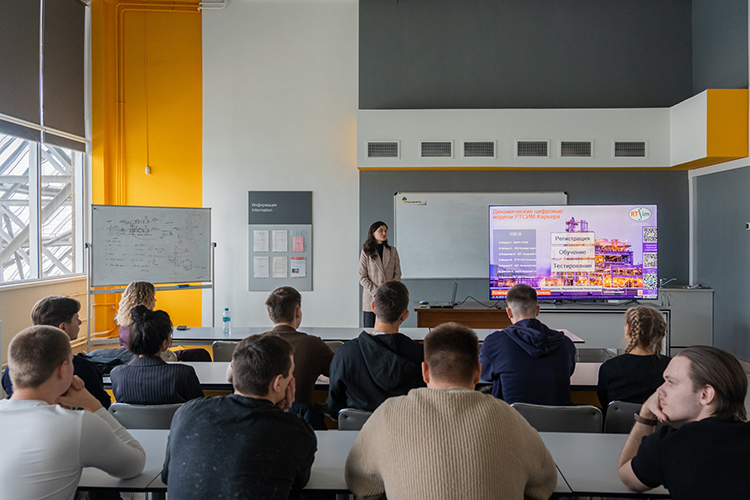 «Единственный постоянный тренд &mdash; умные люди всегда будут нужны. Если ты полезен для общества, ты будешь успешен»