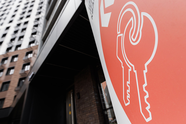 «Банковский портфель жилищных кредитов только за 2023 год вздулся на 34,5 процента, достигнув 18,2 триллиона рублей &mdash; для сравнения: Центробанк называл 7–12 процентов в год сбалансированным ростом»