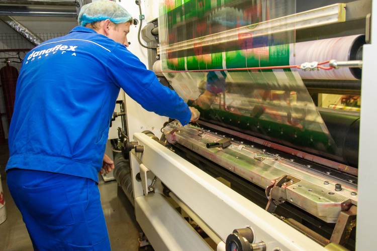 В ГК «Данафлекс» открыто не более 20 вакансий по рабочим специальностям