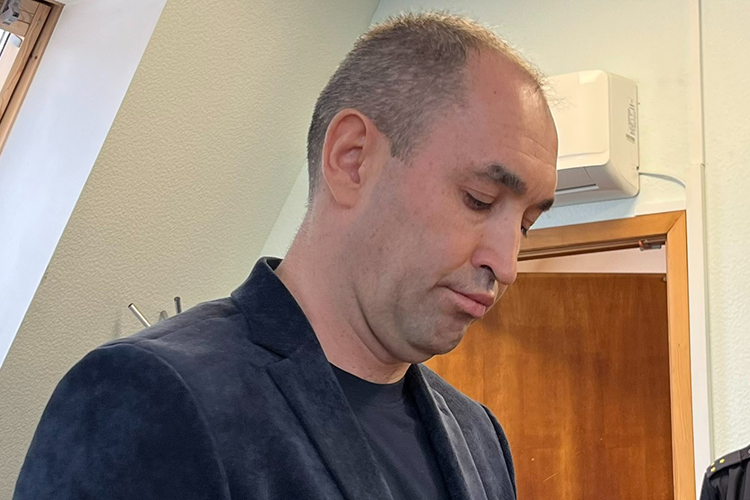 Радик Губаев утверждал, что после возбуждения уголовного дела выручка «Таксшеринг Рус» упала в 2 раза, действующие контракты перестали работать, а запланированные не заключались