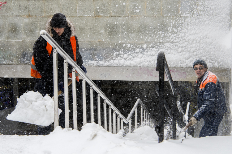 «В принципе, когда есть работа, это лучше, чем сидеть дома. Еще и люди благодарят: «Ой, спасибо вам большое»