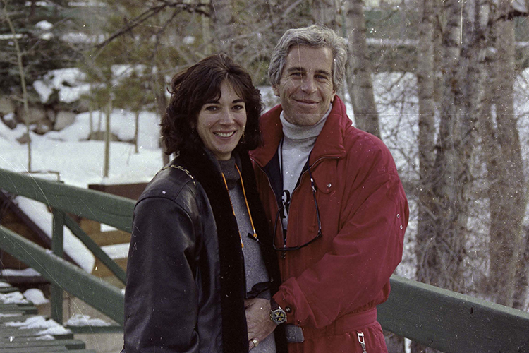 «Мы знаем, что у Эпштейна было множество других женщин, но именно близость с Гислейн позволяла ему запустить руку в восточноевропейское и советское наследство, которое в 1990-х Запад принялся активно делить и осваивать»