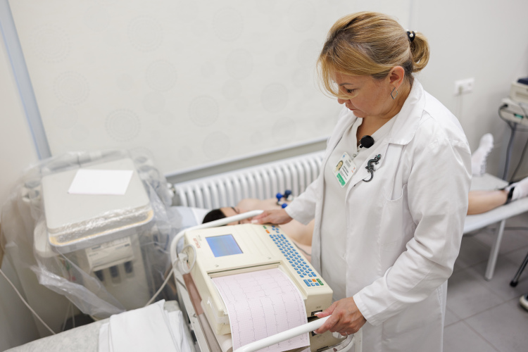 В 2025-м РКОД вместе с филиалами в Набережных Челнах и Альметьевске обслужил 76 тыс. стационарных пациентов, через поликлинику прошли 360 тыс. человек, рассказал накануне коллегии новый главный врач диспансера Марат Мухамадеев