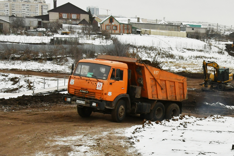 «Мы тратим деньги, которые могли бы направить на ремонт социальной сферы &mdash; детсадов, школ, то же освещение. А мы разгребаем те пять тысяч тонн строительного мусора только с одного района»