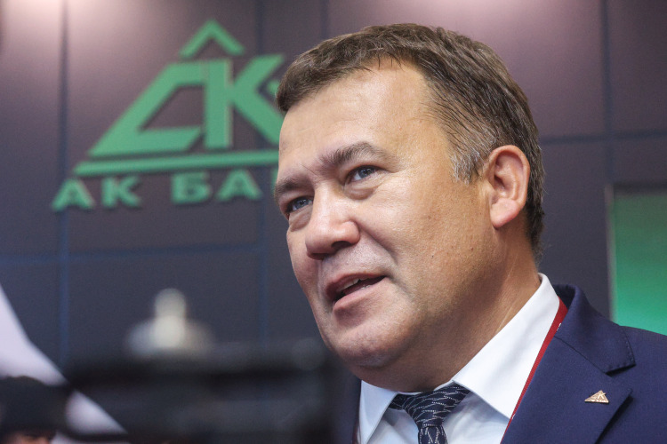 Гендиректор Ренат Мистахов: «Как шутят в судостроении, у нас две главных проблемы: первая &mdash; нет заказов, вторая &mdash; заказы появились»»