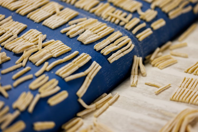 Сырье должно соответствовать стандартам либо можно использовать отечественные или импортные аналоги, которые не уступают по качественным характеристикам