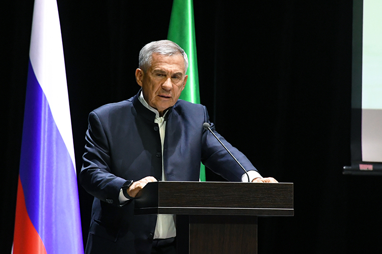  <font color="#242424">Рустам Минниханов: «Откуда у сельского жителя возможность [самостоятельно, без условий] начать бизнес? Даже если у него желание будет, без нашей поддержки он ничего не сделает»</font> 